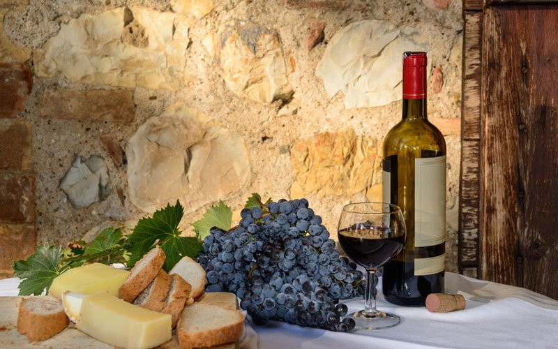 IN VAL D'ORCIA TRA CULTURA, VINO E PECORINO